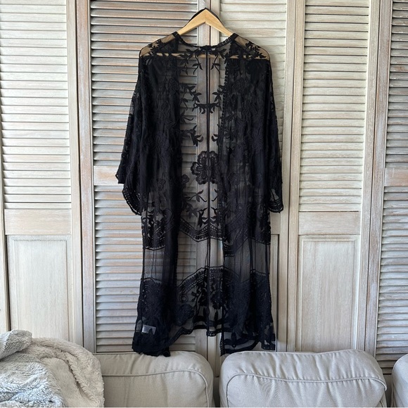 Black lace kimono - Picture 3 of 6
